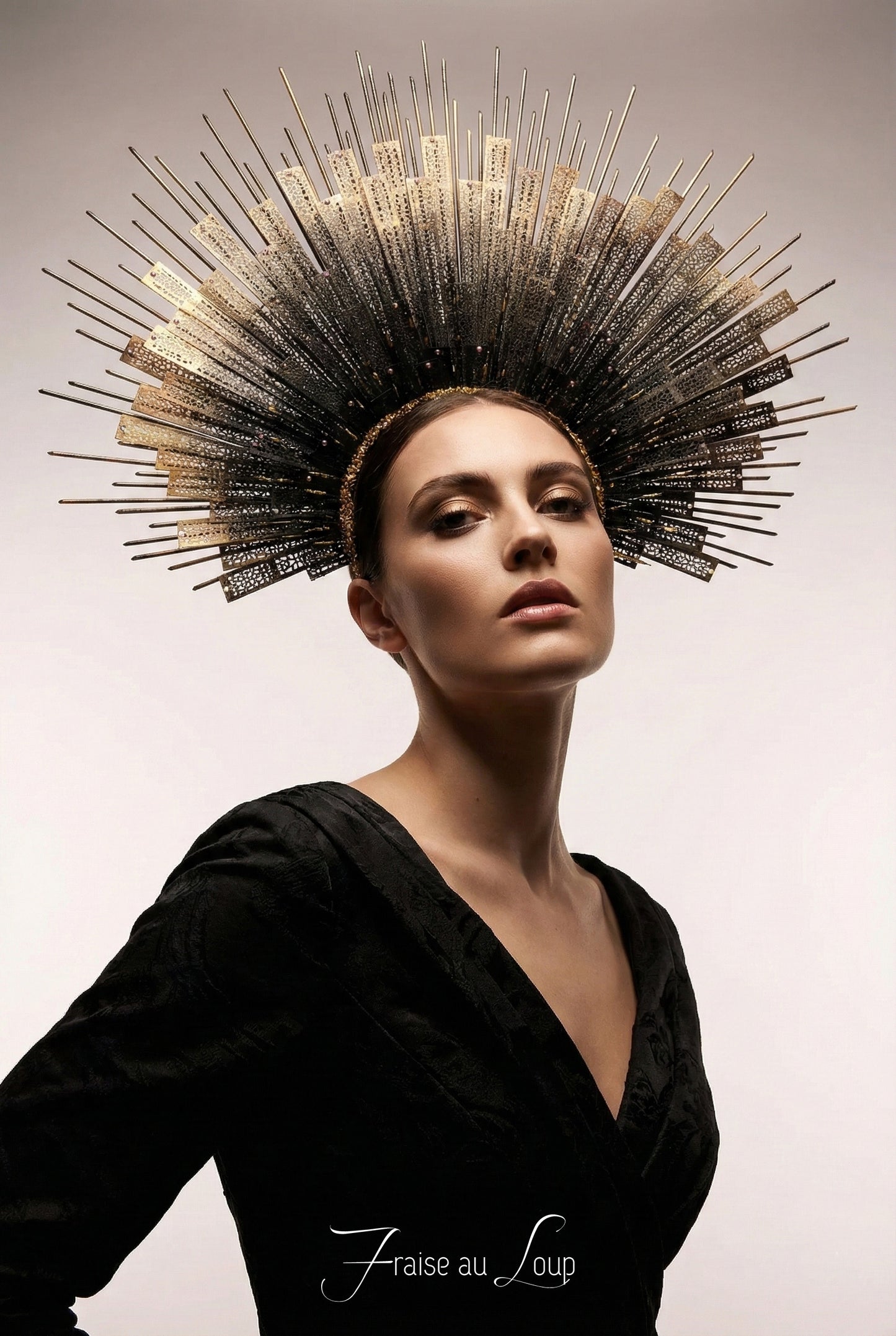 Coiffe Madone Halo Dark Couronne or & Noir Bijou Headdress Showgirl Cabaret