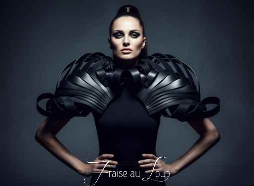 Epaulettes - Futuriste - Géométrie - Col - Fraise - Avant Garde - SFX - Cyborg - Alien - Mode - Alternatif - Fashion noir