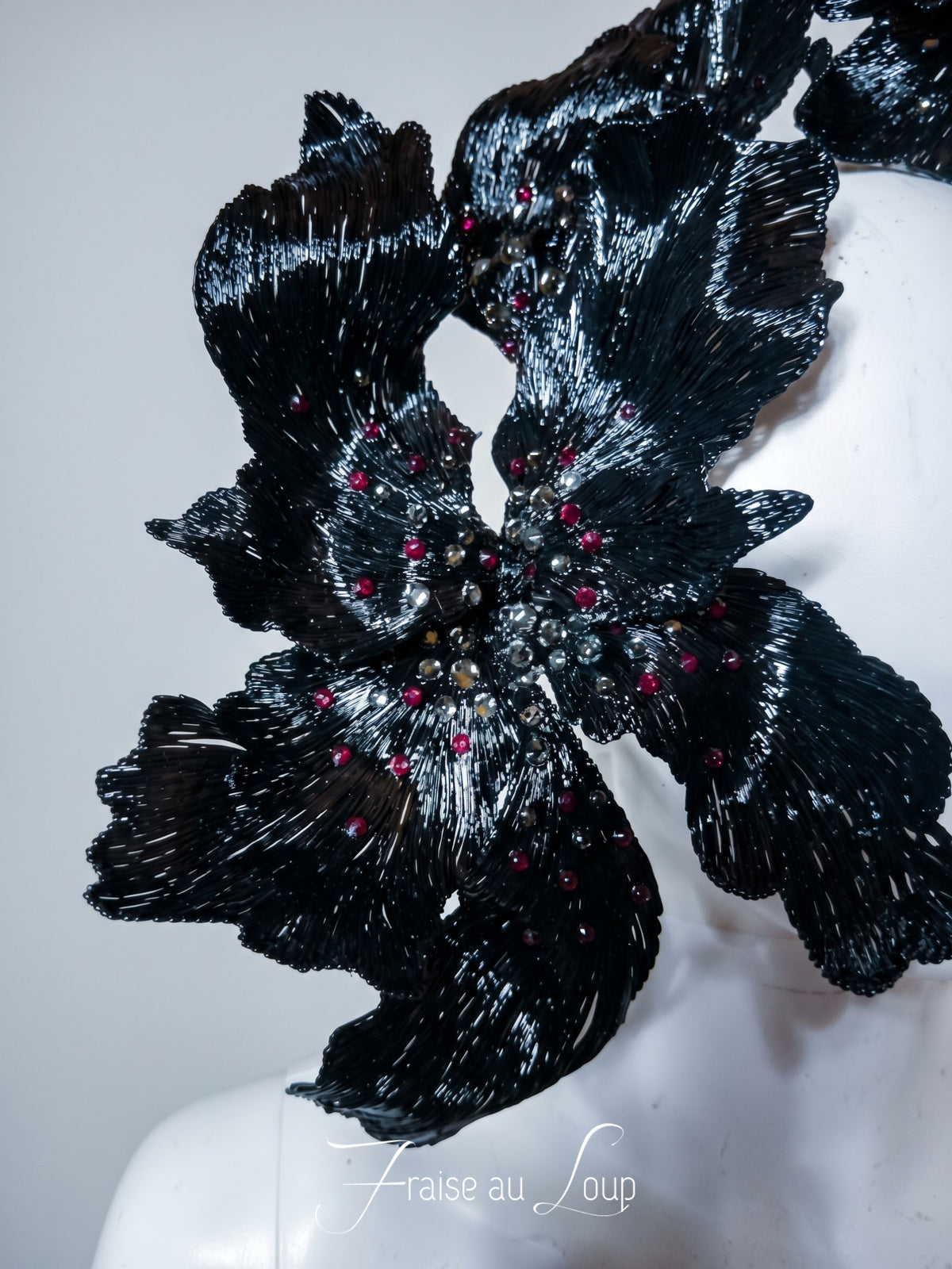 Coiffe Gothique Noire Spectaculaire - Couronne Florale Avant-Garde en Relief - Création Artisanale avec Strass - Accessoire Dark Fantasy
