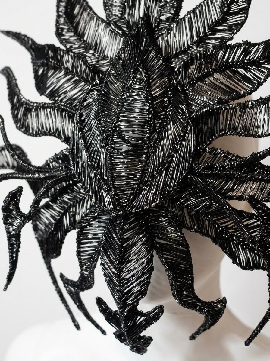 Masque Intégral Noir Avant-Garde unisexe Coiffe Dark Fantasy Alien et Organique | Masque Haute Couture Stylo 3D | Pièce Unique Wearable Art