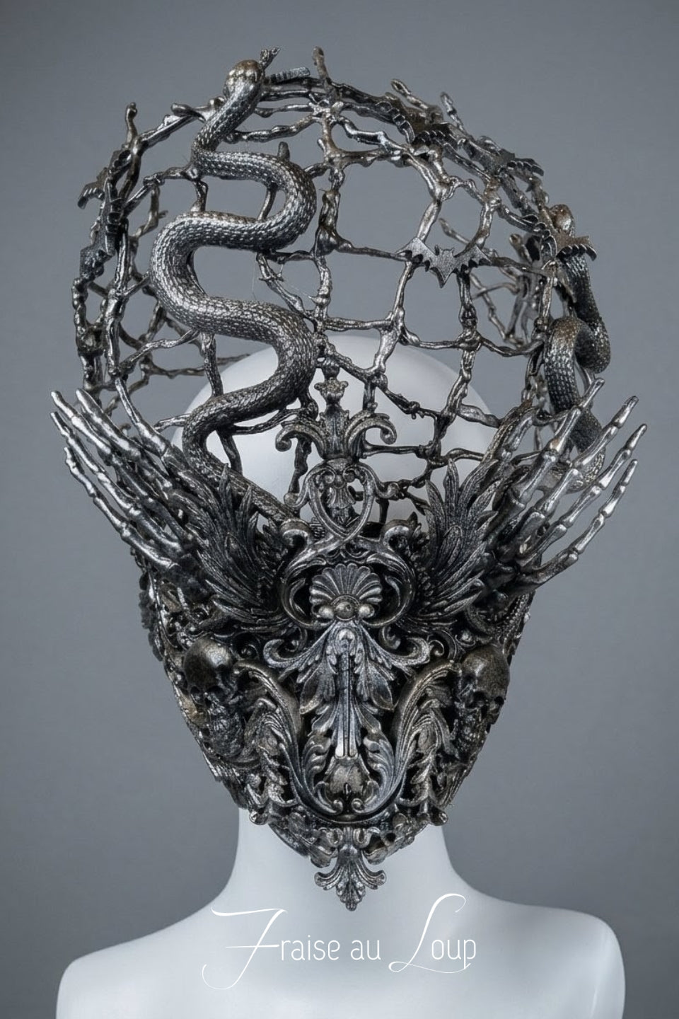 Masque Cage Gothique Sombre Argenté | Coiffe Sculpturale Serpents, Chauves-Souris et Crânes Fait Main | Masque Intégral Baroque Dark Fantasy
