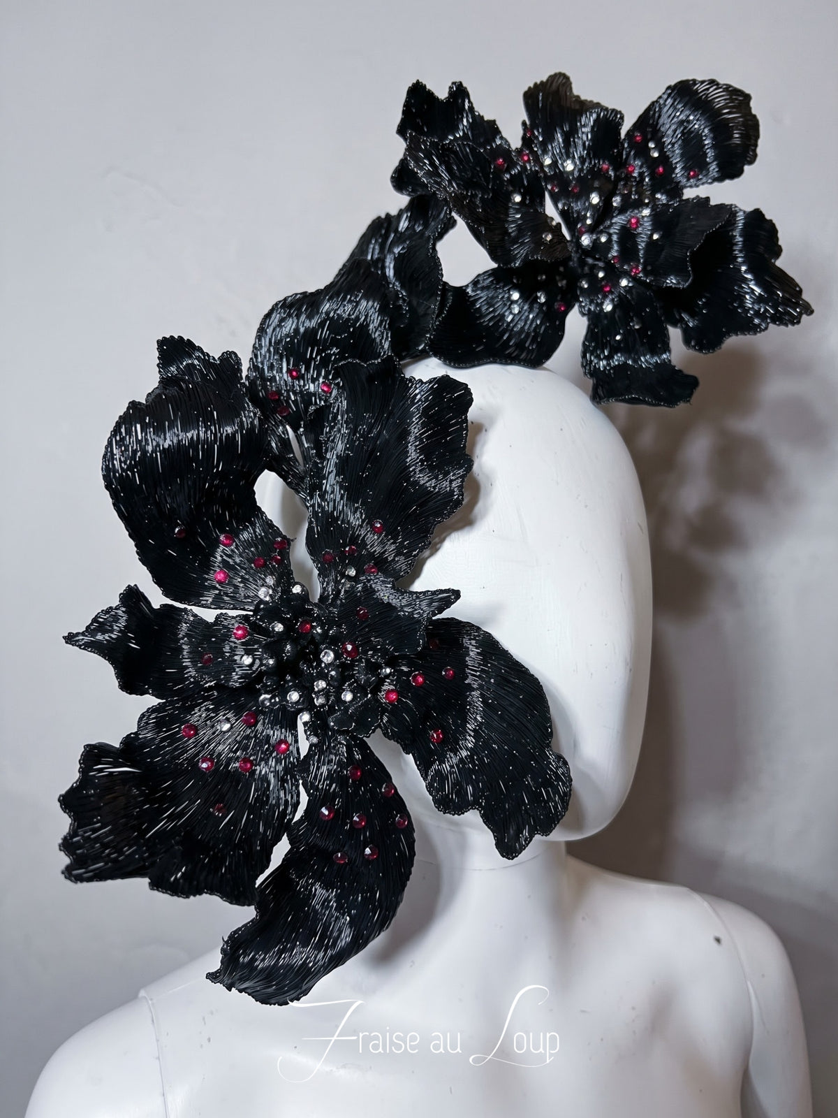 Coiffe Gothique Noire Spectaculaire - Couronne Florale Avant-Garde en Relief - Création Artisanale avec Strass - Accessoire Dark Fantasy