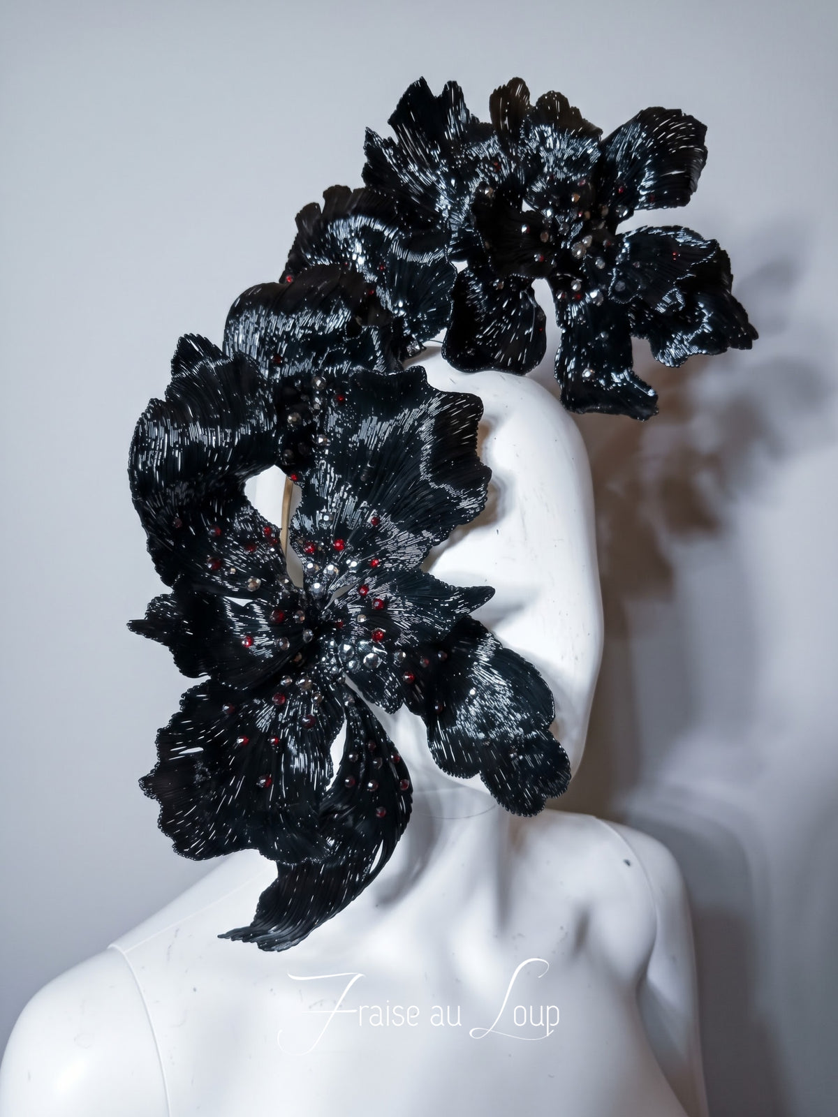 Coiffe Gothique Noire Spectaculaire - Couronne Florale Avant-Garde en Relief - Création Artisanale avec Strass - Accessoire Dark Fantasy
