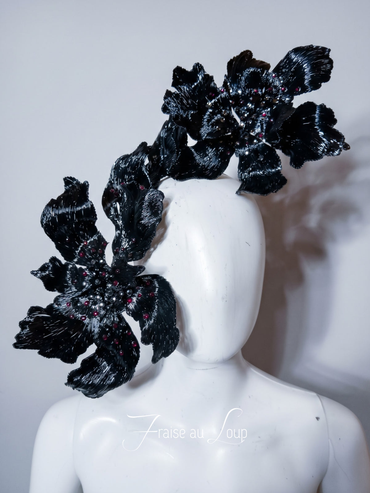 Coiffe Gothique Noire Spectaculaire - Couronne Florale Avant-Garde en Relief - Création Artisanale avec Strass - Accessoire Dark Fantasy