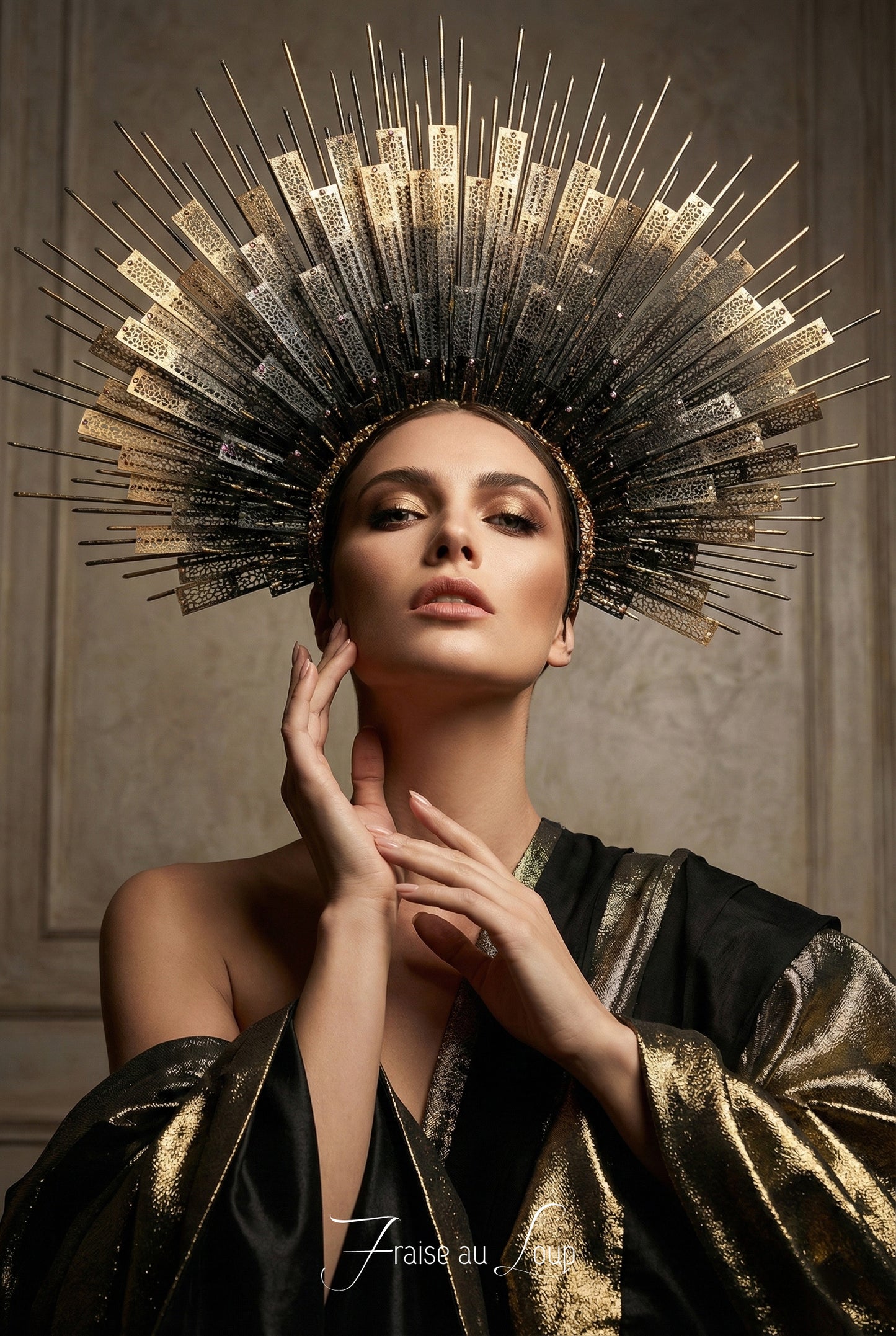 Coiffe Madone Halo Dark Couronne or & Noir Bijou Headdress Showgirl Cabaret