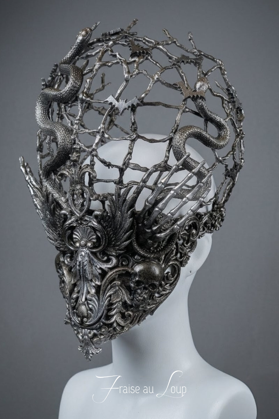 Masque Cage Gothique Sombre Argenté | Coiffe Sculpturale Serpents, Chauves-Souris et Crânes Fait Main | Masque Intégral Baroque Dark Fantasy