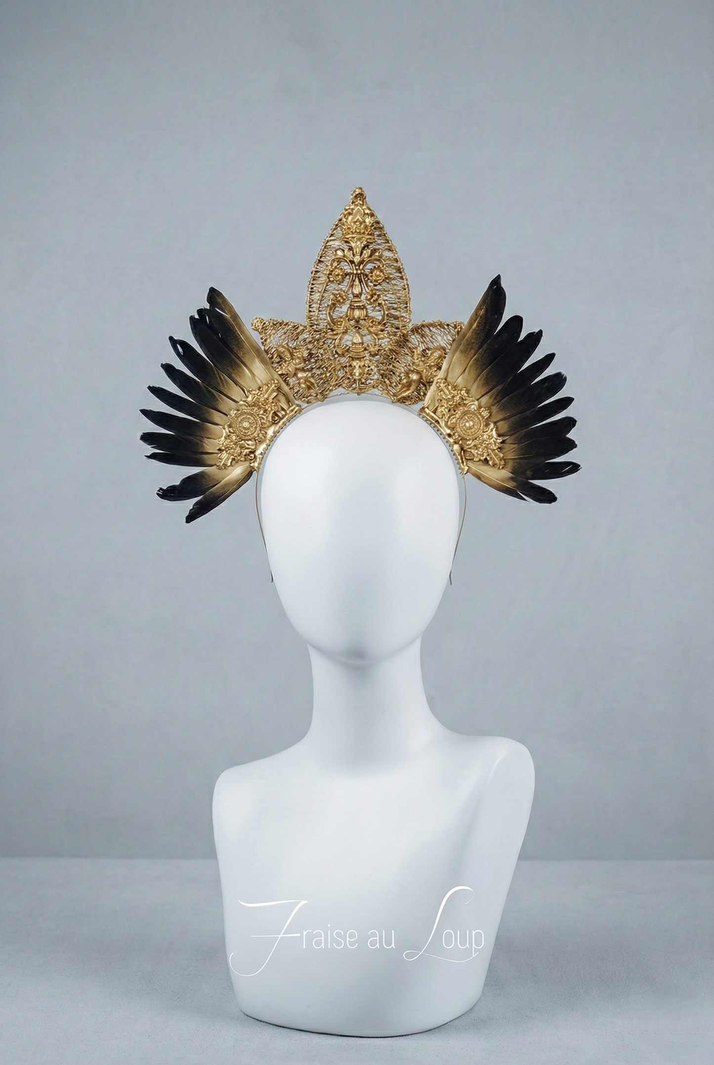 Coiffe couronne Céleste, plumes et moulures dorées