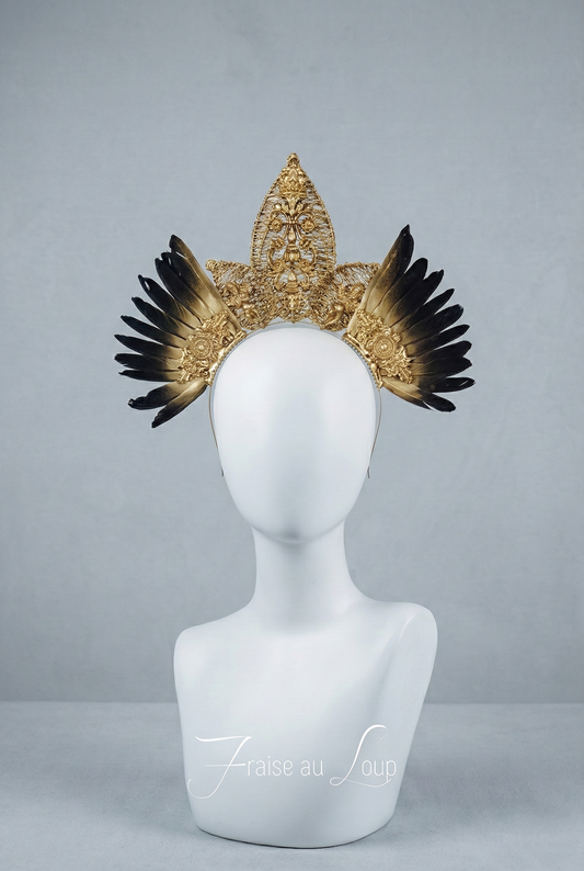 Coiffe couronne Céleste, plumes et moulures dorées